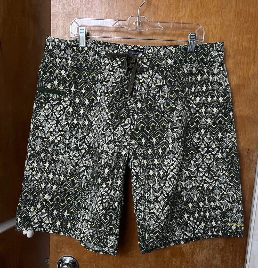 Patagonia Wavefarer Board Shorts Swim Trunks Stretch Maharaja Aztec Print Sz 38